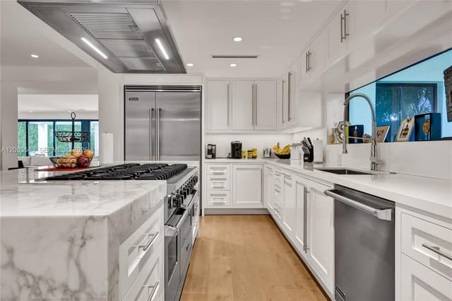 2802 Prairie Ave, Miami Beach FL 33140 - Miami Beach, FL - Photo 2