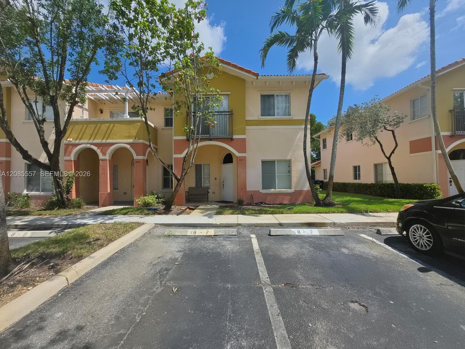 807 N Santa Catalina Cir, North Lauderdale FL 33068 - North Lauderdale, FL - Photo 1