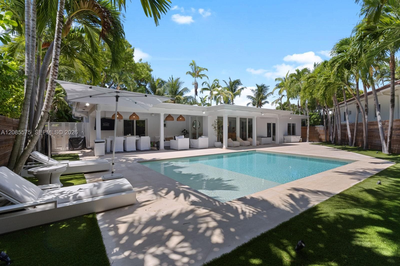 755 Curtiswood Dr, Key Biscayne FL 33149