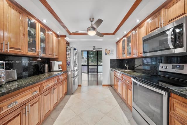 1000 Parkview Dr # 220, Hallandale Beach FL 33009 - Hallandale Beach, FL - Photo 7
