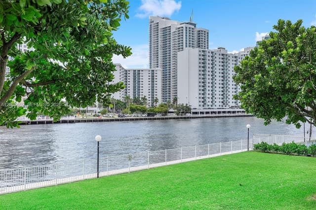 1000 Parkview Dr # 220, Hallandale Beach FL 33009 - Hallandale Beach, FL - Photo 4