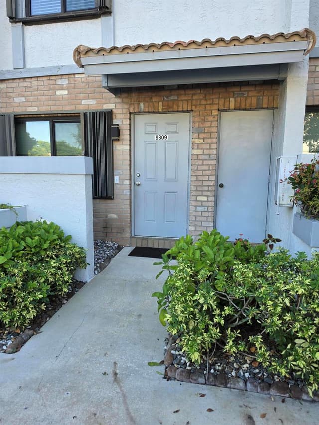 9809 RIVERSIDE Drive # 5, Coral Springs FL 33071 - Coral Springs, FL - Photo 2