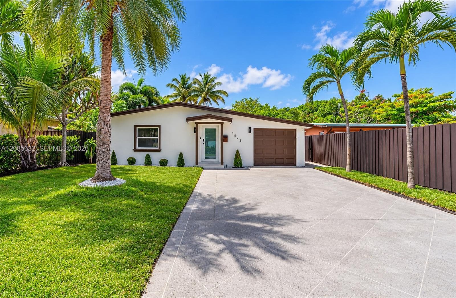 1525 NE 18th Ave, Fort Lauderdale FL 33304 - Fort Lauderdale, FL - Photo 1