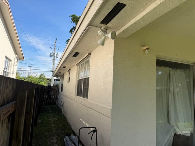 617 SW 1st St, Hallandale Beach FL 33009 - Hallandale Beach, FL - Photo 3