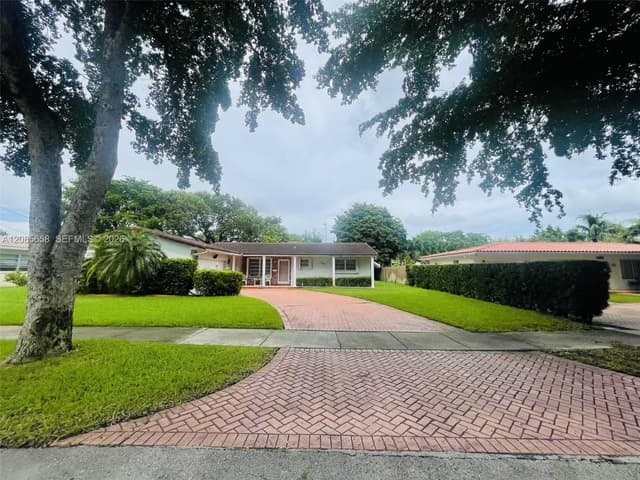 14961 Egan Ln, Miami Lakes FL 33014 - Miami Lakes, FL - Photo 3