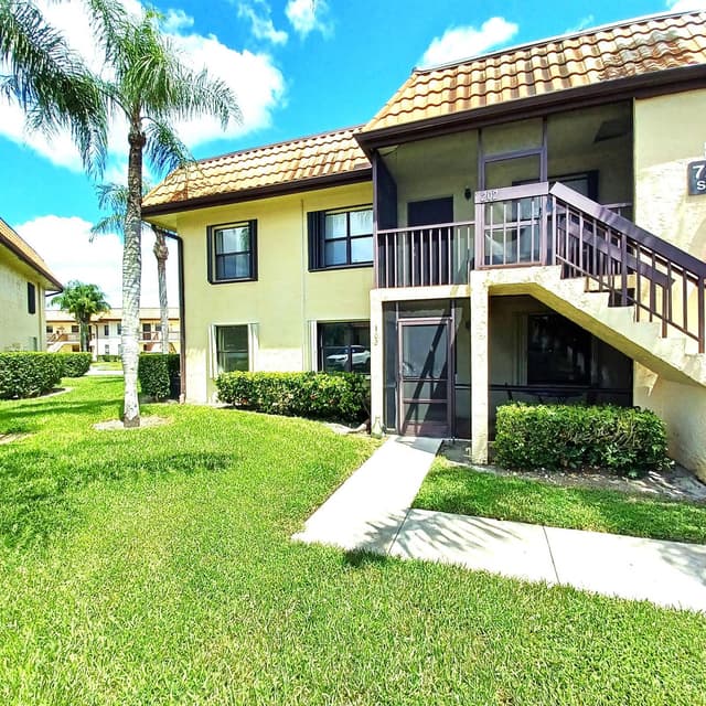 7221 Golf Colony Court # 102, Lake Worth FL 33467 - Lake Worth, FL - Photo 2