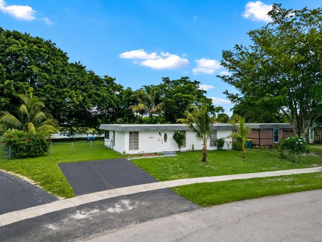 6807 NW 80TH Court, Tamarac FL 33321 - Tamarac, FL - Photo 2