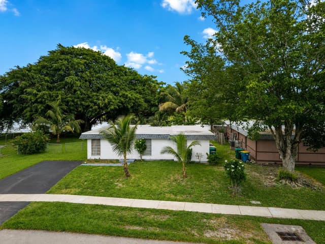 6807 NW 80TH Court, Tamarac FL 33321 - Tamarac, FL - Photo 3