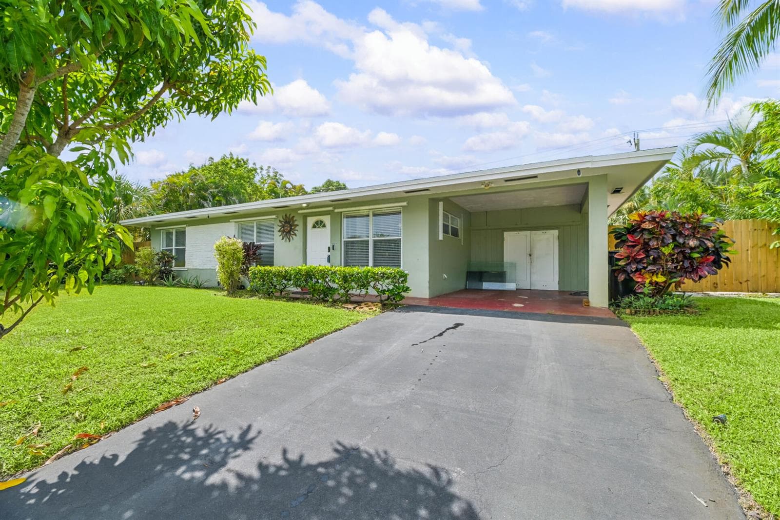 522 HERON Drive, Delray Beach FL 33444