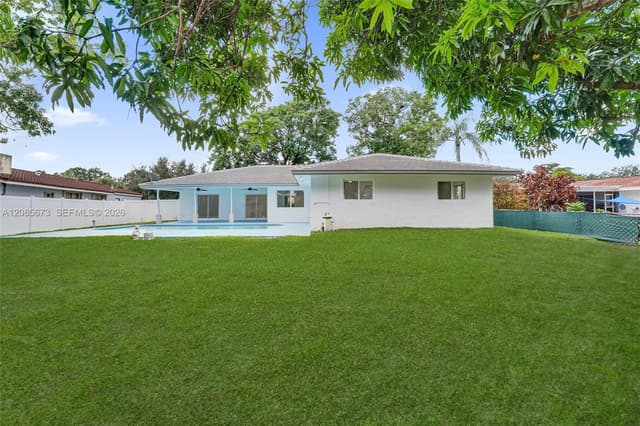 10601 NW 43rd Ct, Coral Springs FL 33065 - Coral Springs, FL - Photo 2