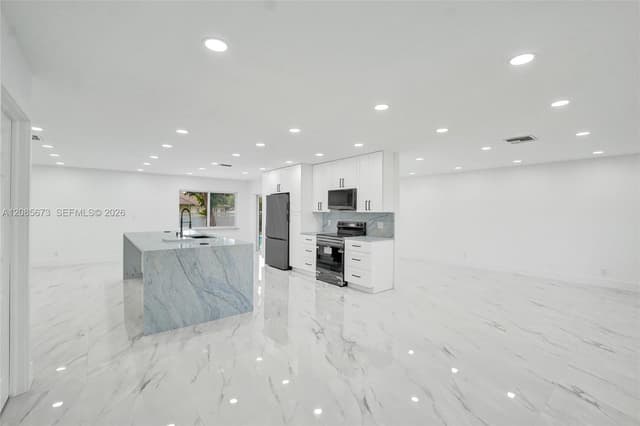 10601 NW 43rd Ct, Coral Springs FL 33065 - Coral Springs, FL - Photo 7