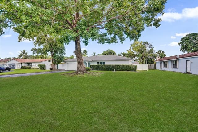 10601 NW 43rd Ct, Coral Springs FL 33065 - Coral Springs, FL - Photo 4