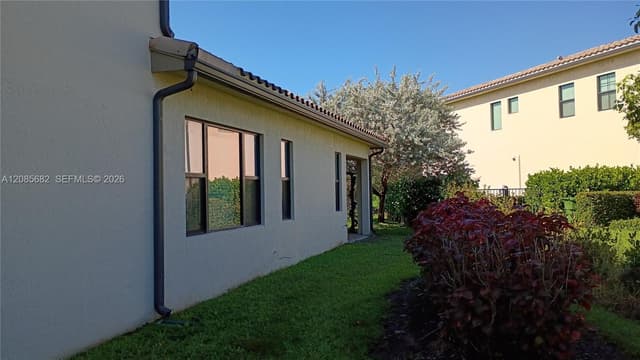1280 SW 113th Way, Pembroke Pines FL 33025 - Pembroke Pines, FL - Photo 6