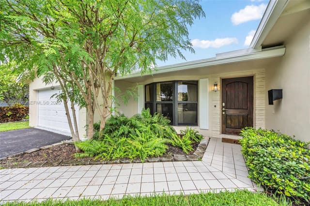 1317 Funston St, Hollywood FL 33019 - Hollywood, FL - Photo 6
