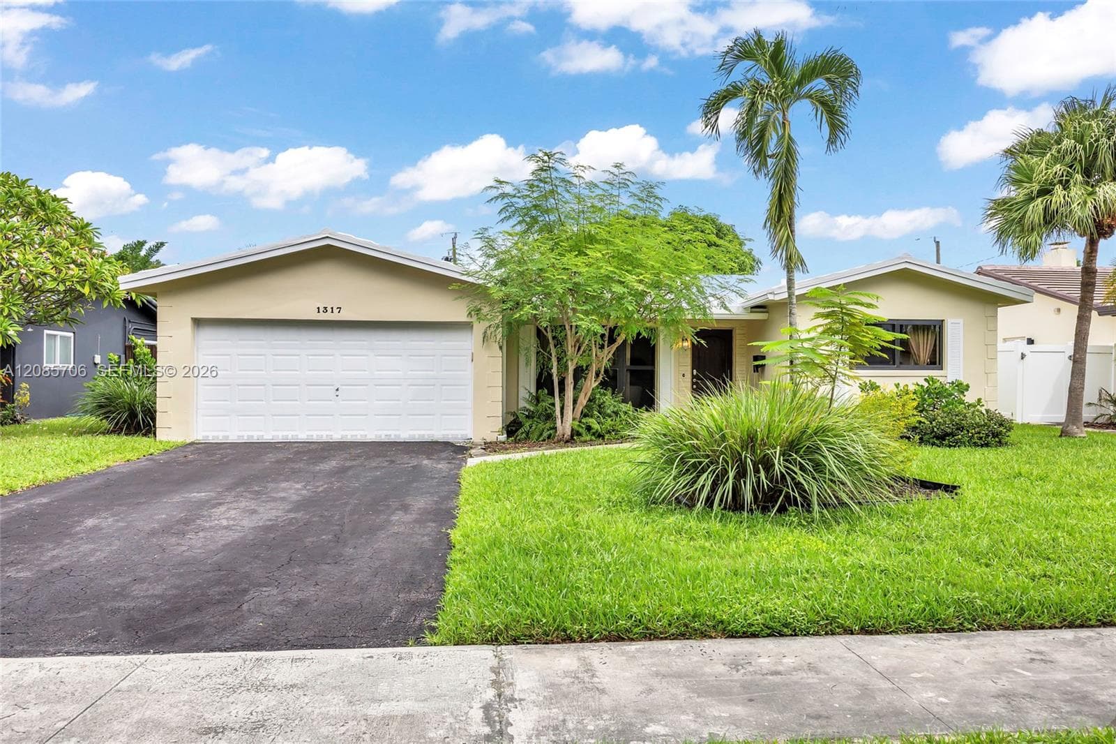 1317 Funston St, Hollywood FL 33019 - Hollywood, FL - Photo 1