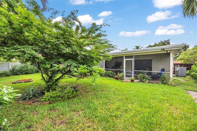 1317 Funston St, Hollywood FL 33019 - Hollywood, FL - Photo 5