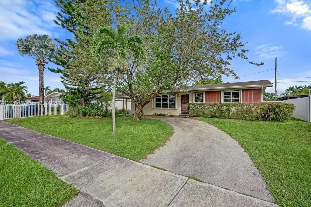 19731 Gulfstream Rd, Cutler Bay FL 33157