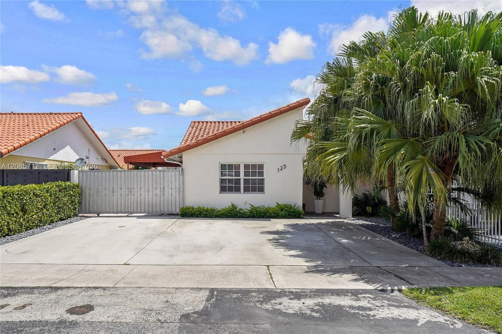 125 SW 116th Ct, Sweetwater FL 33174