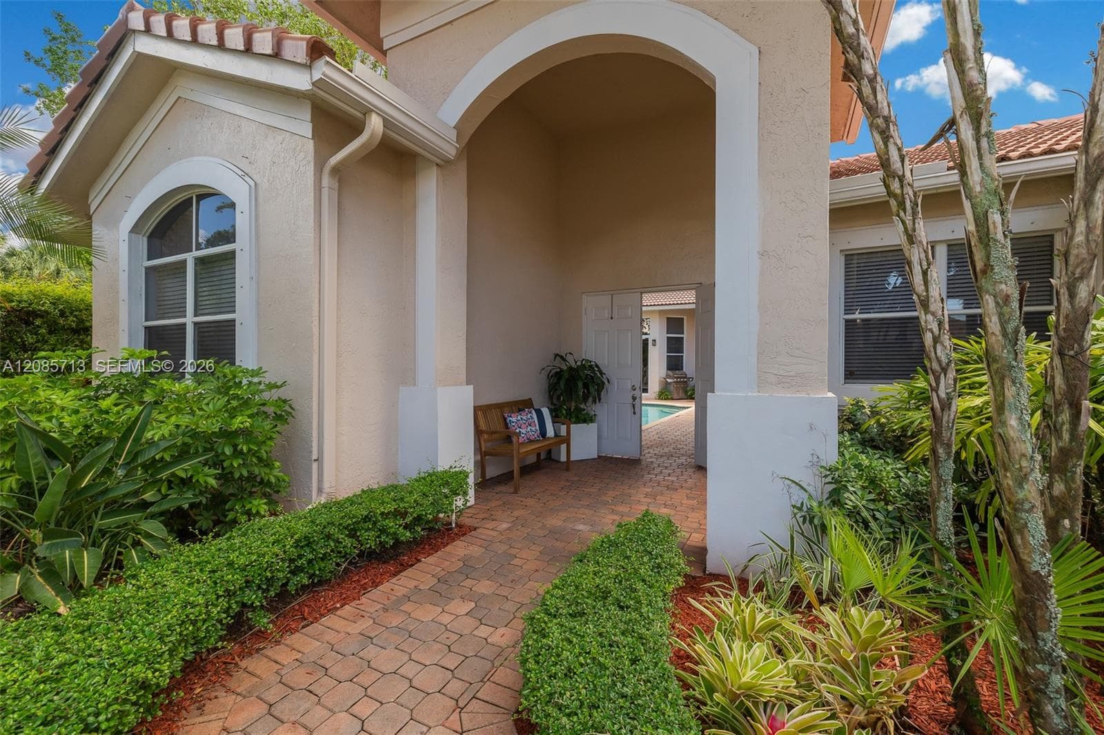 1604 Victoria Pointe Ln, Weston FL 33327 - Weston, FL - Photo 1