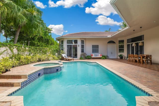 1604 Victoria Pointe Ln, Weston FL 33327 - Weston, FL - Photo 5