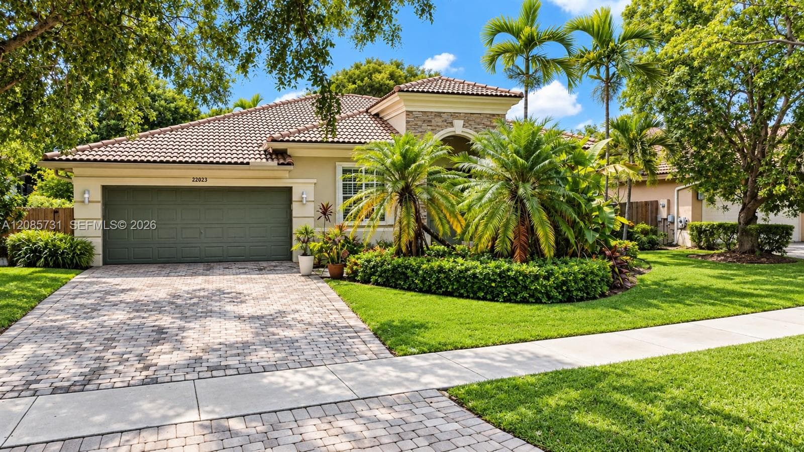 22023 SW 95th Pl, Cutler Bay FL 33190 - Cutler Bay, FL - Photo 1