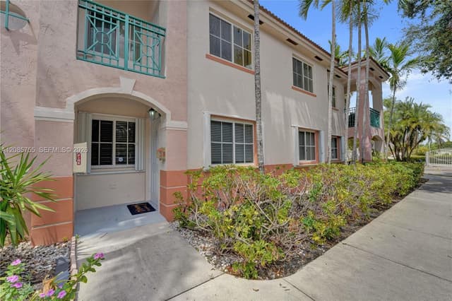 2298 NW 78th Ave # 102, Pembroke Pines FL 33024 - Pembroke Pines, FL - Photo 2