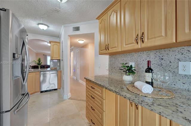 2298 NW 78th Ave # 102, Pembroke Pines FL 33024 - Pembroke Pines, FL - Photo 6