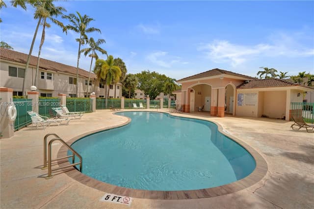 2298 NW 78th Ave # 102, Pembroke Pines FL 33024 - Pembroke Pines, FL - Photo 3