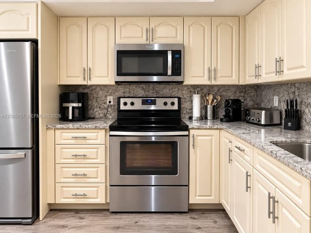 16051 Blatt Blvd # 112, Weston FL 33326 - Weston, FL - Photo 5