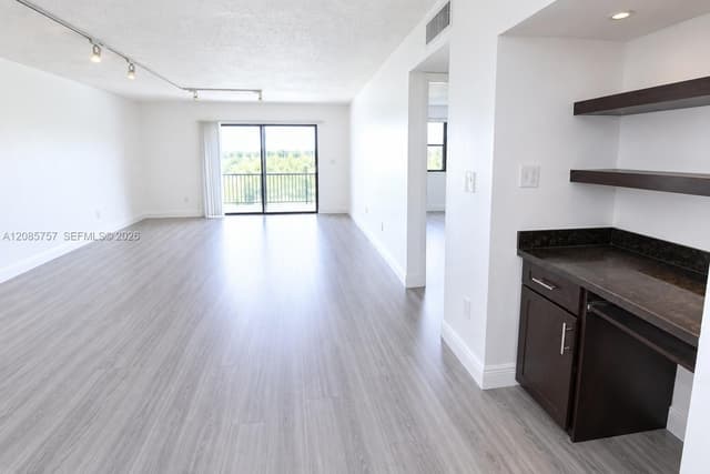 16051 Blatt Blvd # 112, Weston FL 33326 - Weston, FL - Photo 4