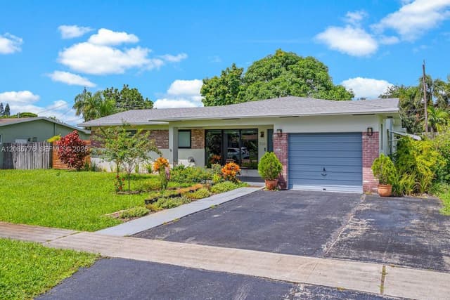 1126 E Hawthorne Cir, Hollywood FL 33021 - Hollywood, FL - Photo 2