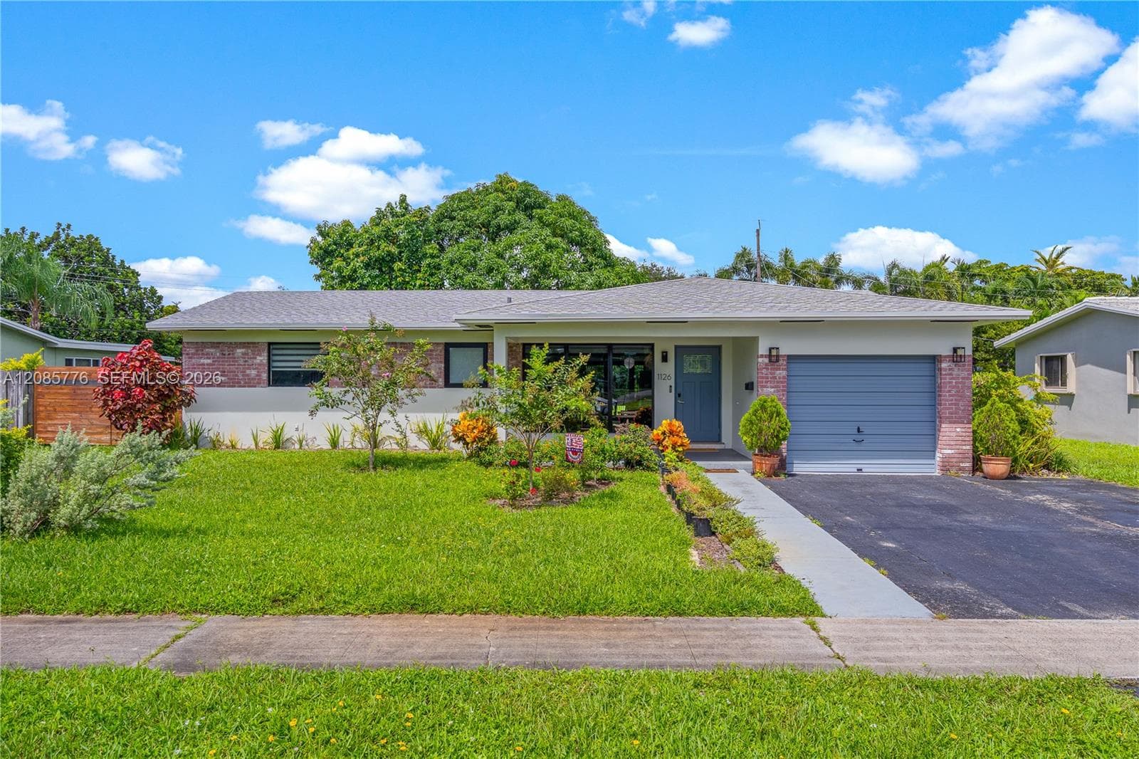 1126 E Hawthorne Cir, Hollywood FL 33021 - Hollywood, FL - Photo 1