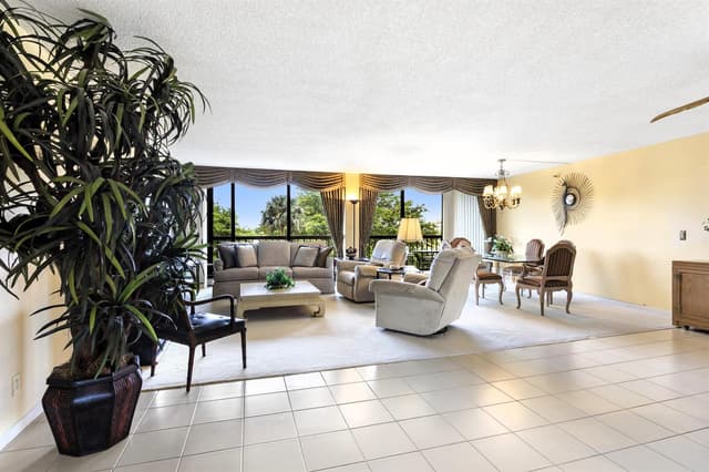 2480 Presidential Way # 403, West Palm Beach FL 33401 - West Palm Beach, FL - Photo 4