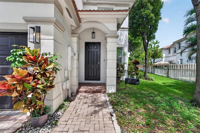 10861 NW 79th St, Doral FL 33178 - Doral, FL - Photo 4