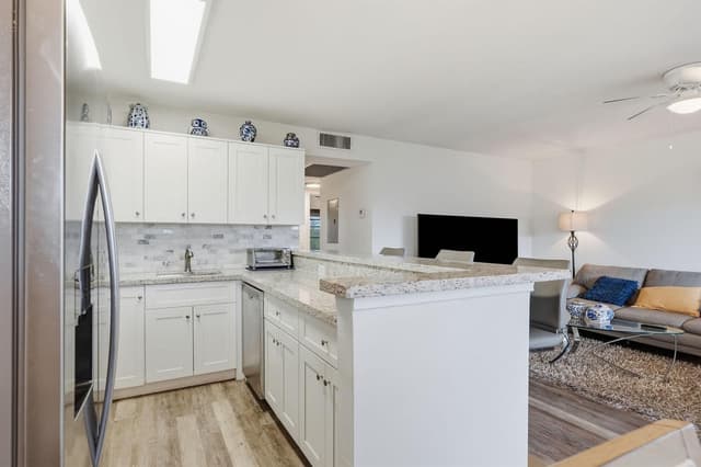 209 Brighton E, Boca Raton FL 33434 - Boca Raton, FL - Photo 2