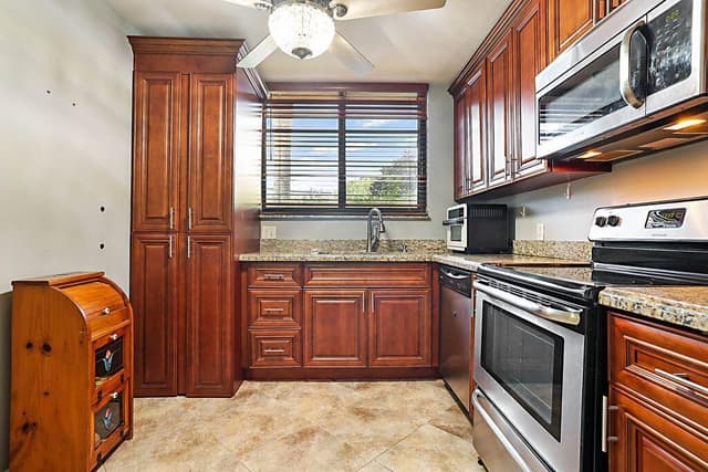 4238 Deste Court, Lake Worth FL 33467 - Lake Worth, FL - Photo 2