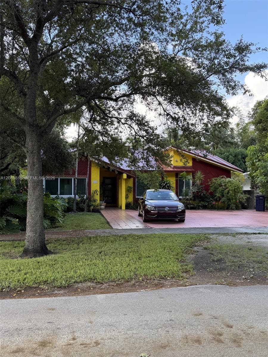 400 Oriole Ave, Miami Springs FL 33166 - Miami Springs, FL - Photo 1