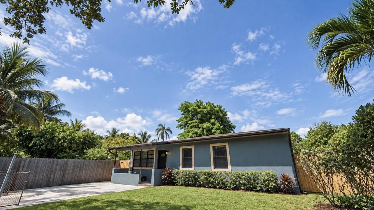 1142 Chateau Park Drive, Fort Lauderdale FL 33311 - Fort Lauderdale, FL - Photo 1