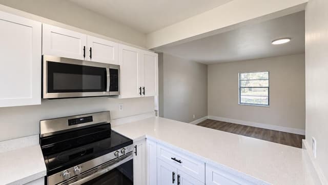 1142 Chateau Park Drive, Fort Lauderdale FL 33311 - Fort Lauderdale, FL - Photo 5
