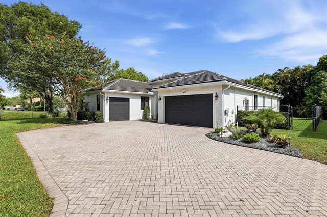 4797 NW 72nd Place, Coconut Creek FL 33073 - Coconut Creek, FL - Photo 2