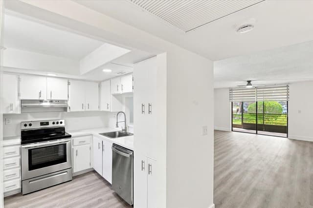 1100 COLONY POINT Circle # 121, Pembroke Pines FL 33026 - Pembroke Pines, FL - Photo 7