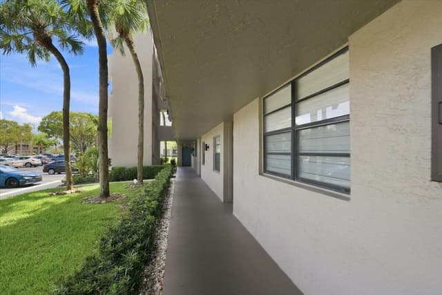 1100 COLONY POINT Circle # 121, Pembroke Pines FL 33026 - Pembroke Pines, FL - Photo 4
