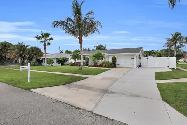 72 WILLOW Road, Tequesta FL 33469 - Tequesta, FL - Photo 2