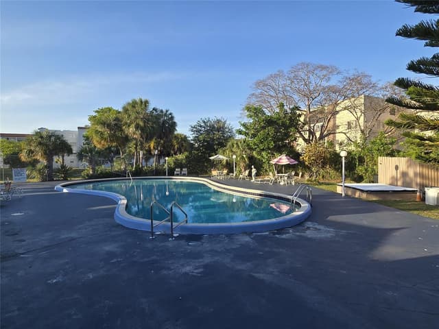 2860 SOMERSET Drive # 317K, Lauderdale Lakes FL 33311 - Lauderdale Lakes, FL - Photo 4