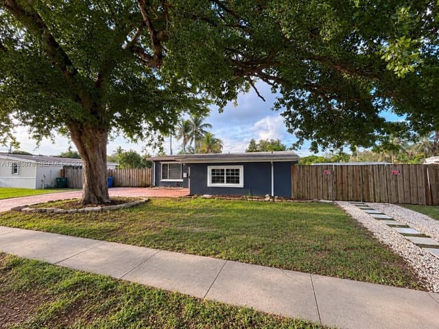 6541 SW 5th St, Pembroke Pines FL 33023 - Pembroke Pines, FL - Photo 2