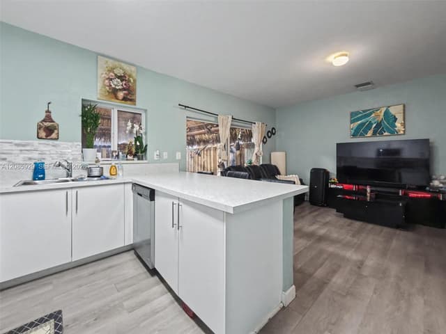 396 NW 12th Pl, Florida City FL 33034 - Florida City, FL - Photo 6