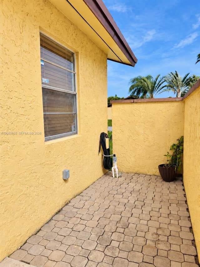 401 NW 43rd St, Deerfield Beach FL 33064 - Deerfield Beach, FL - Photo 2