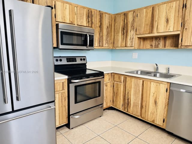401 NW 43rd St, Deerfield Beach FL 33064 - Deerfield Beach, FL - Photo 6