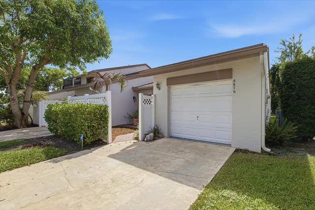 6676 Canary Palm Circle # 19, Boca Raton FL 33433 - Boca Raton, FL - Photo 2