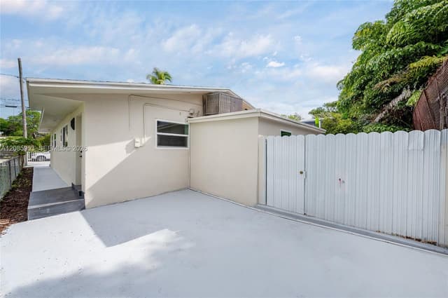 1028 NW 24th St, Miami FL 33127 - Miami, FL - Photo 7